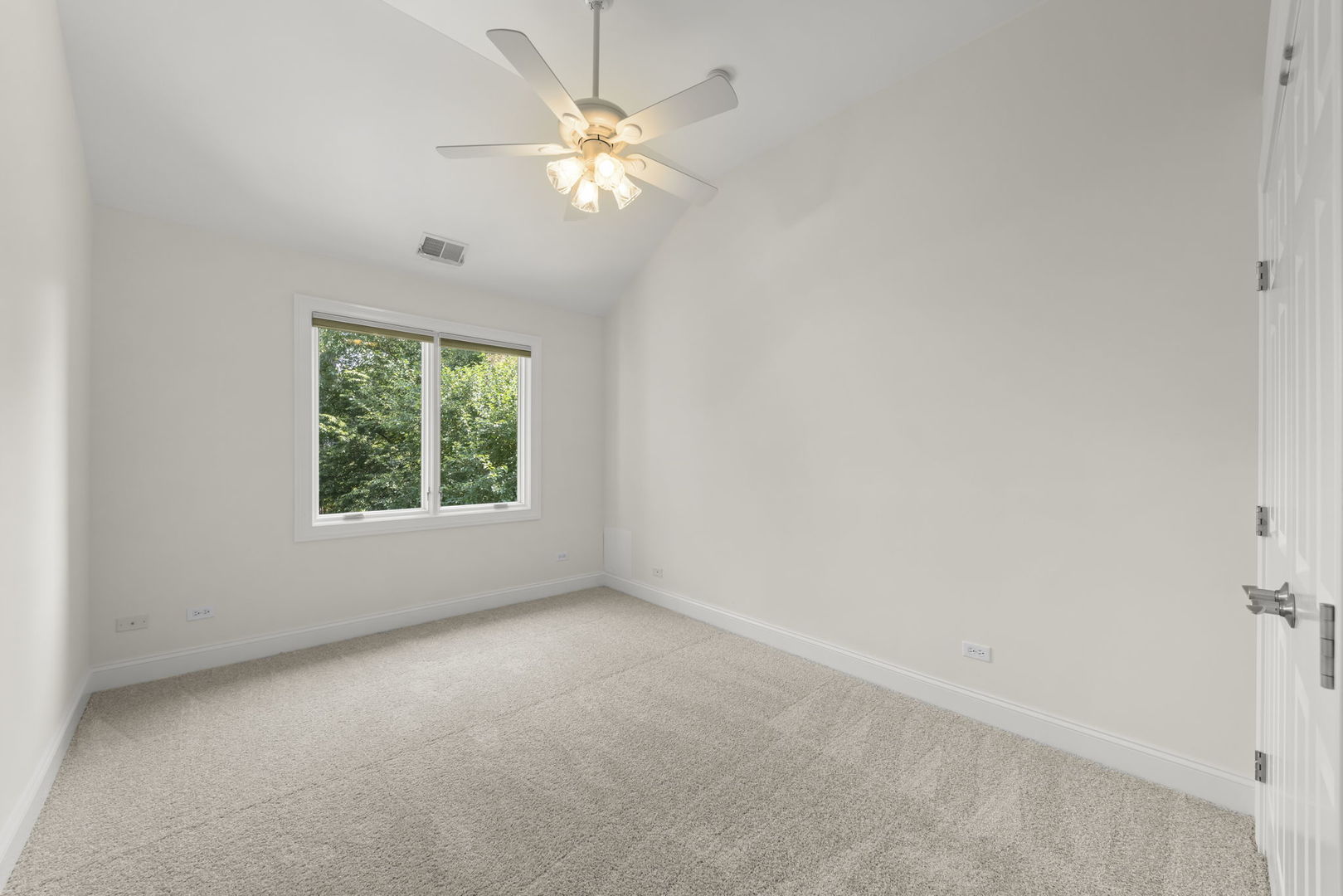133 N Geneva Avenue Property Photo 23
