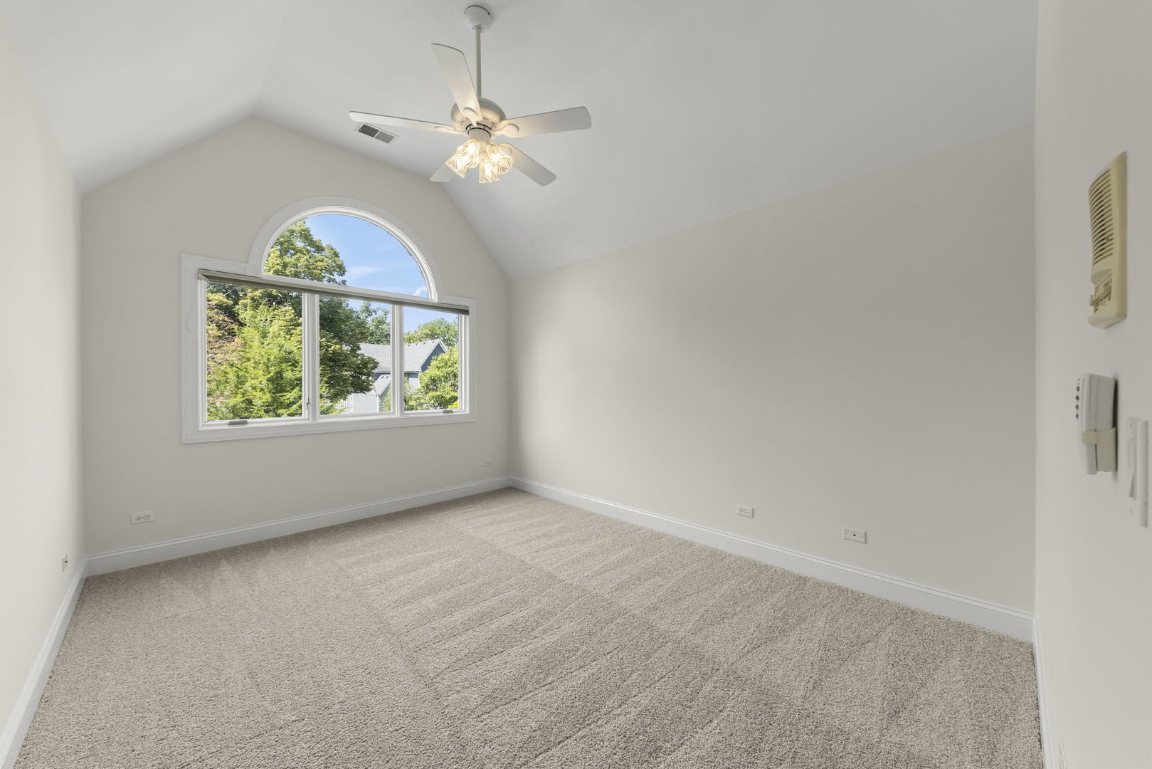 133 N Geneva Avenue Property Photo 26