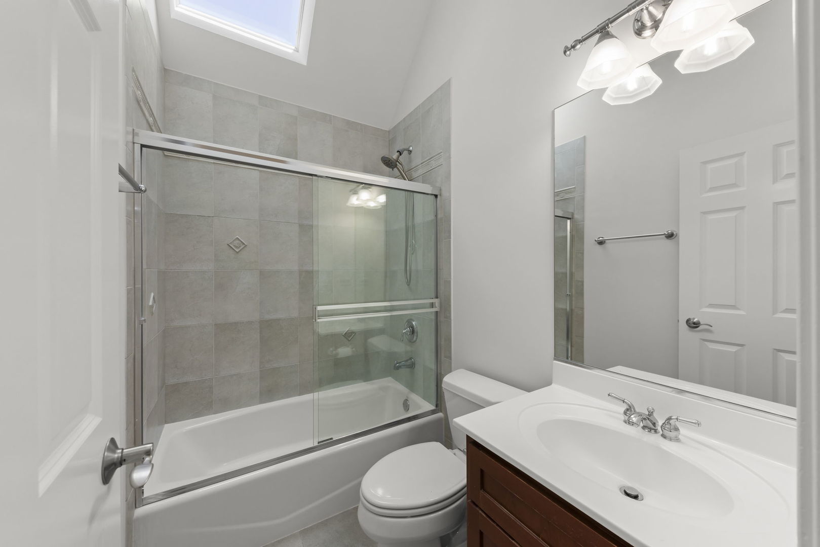 133 N Geneva Avenue Property Photo 27