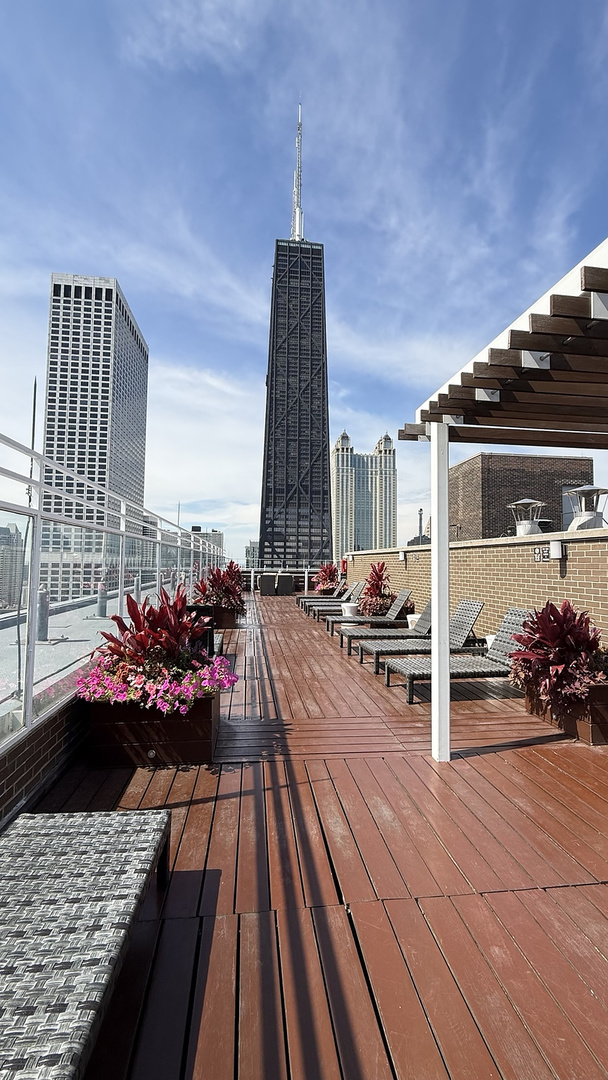 260 E Chestnut Street 312 Property Photo 16