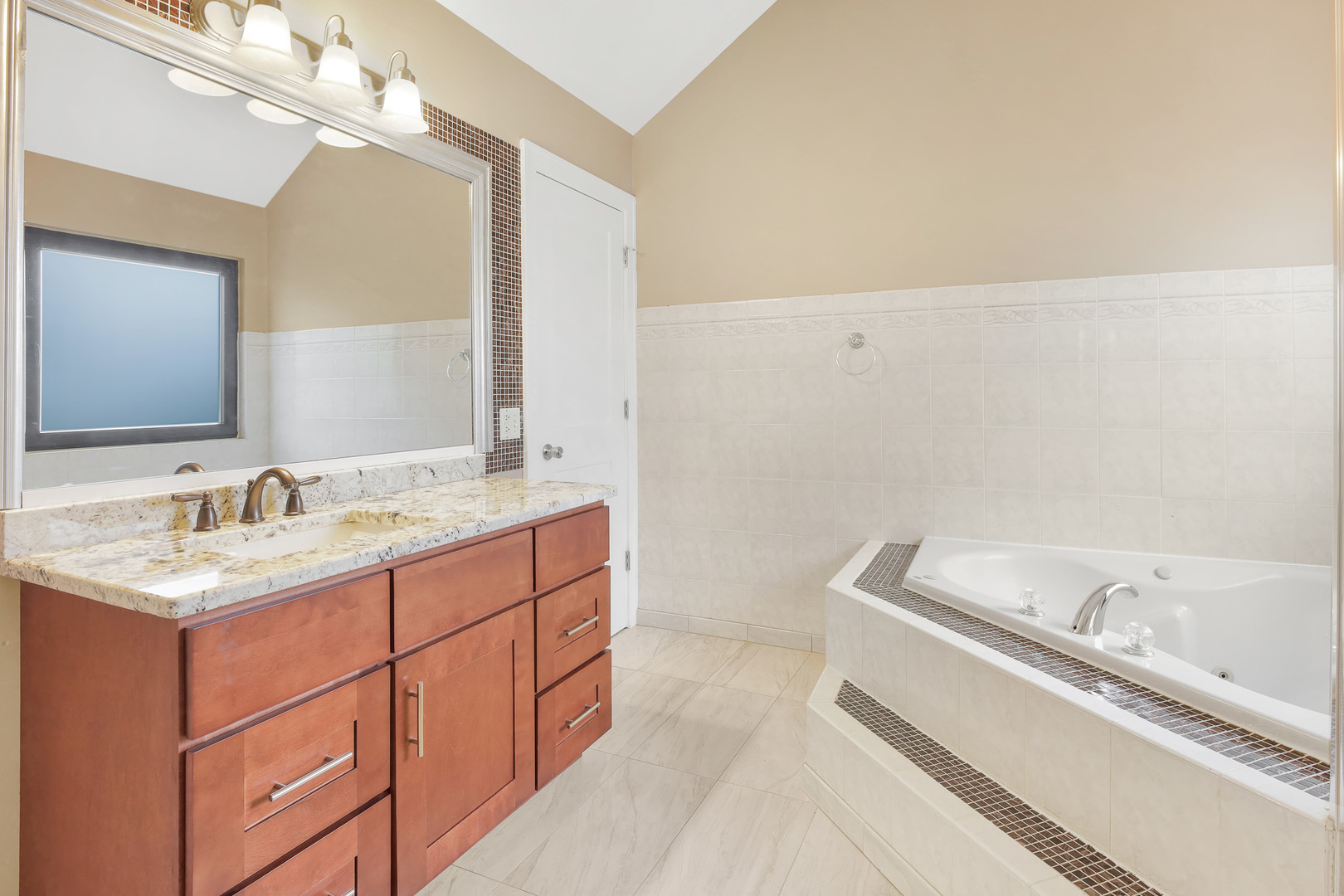 307 Blackstone Avenue Property Photo 21