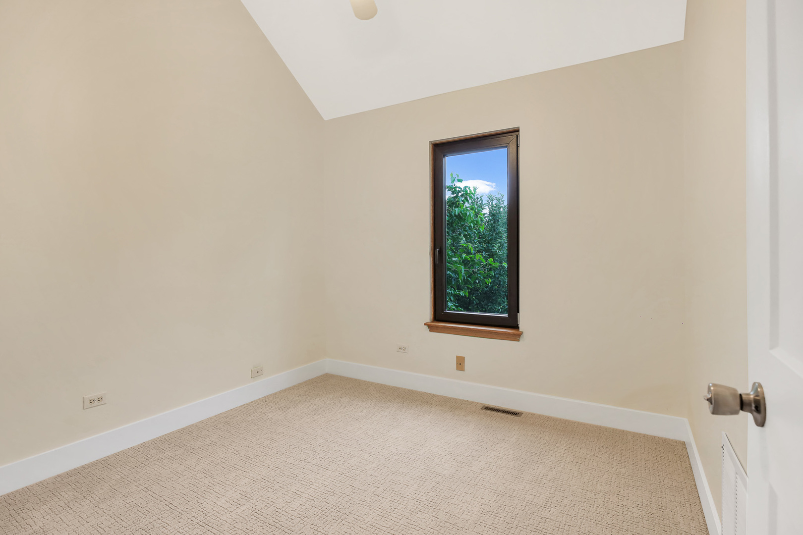 307 Blackstone Avenue Property Photo 27