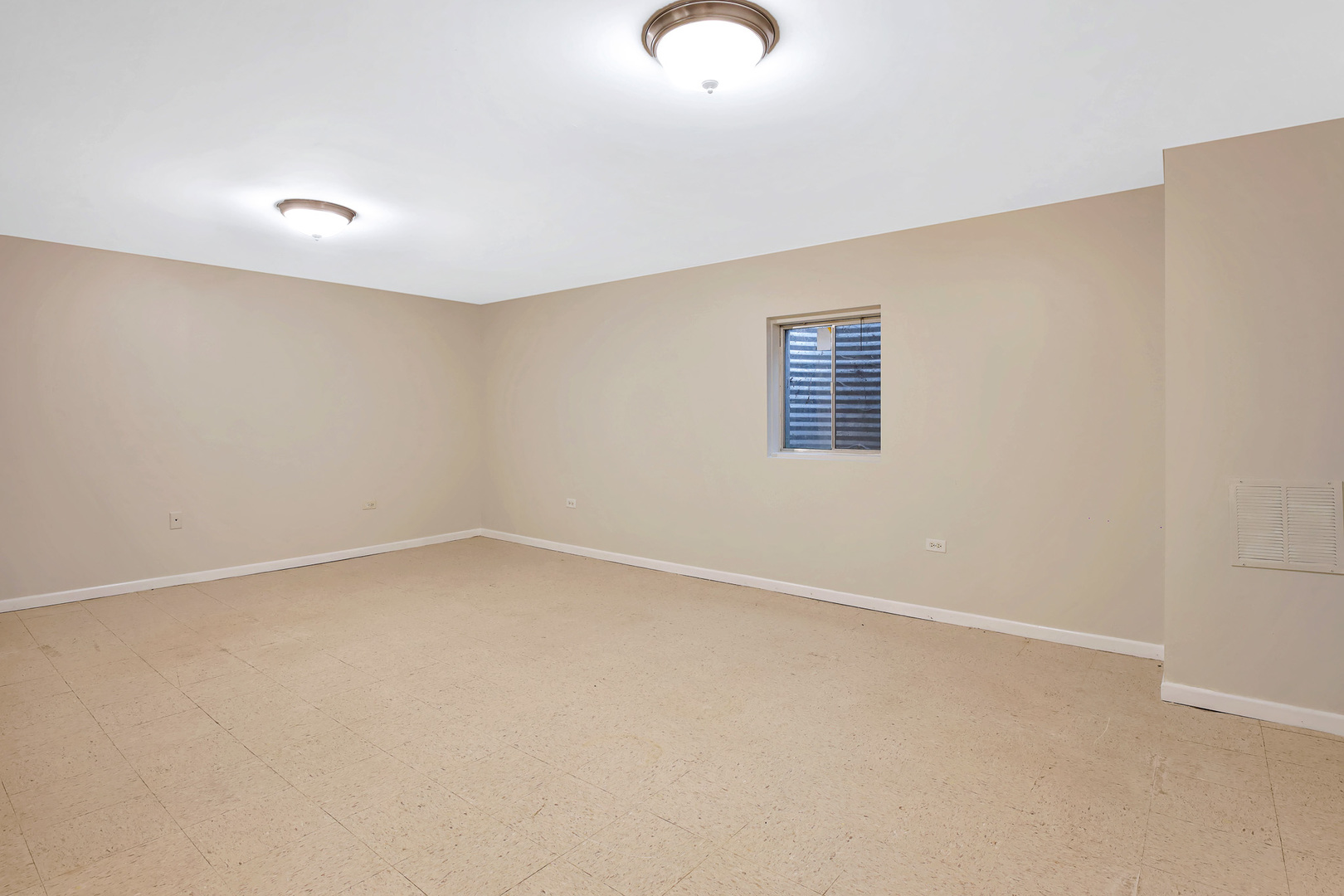 307 Blackstone Avenue Property Photo 32