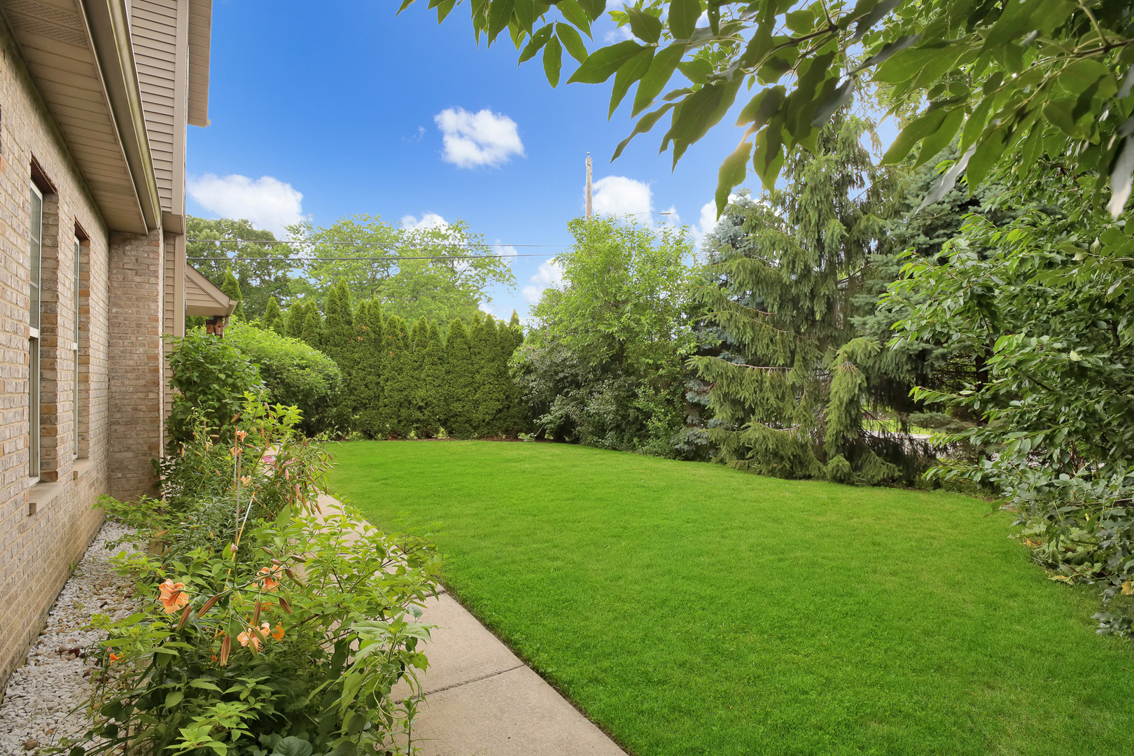 307 Blackstone Avenue Property Photo 38