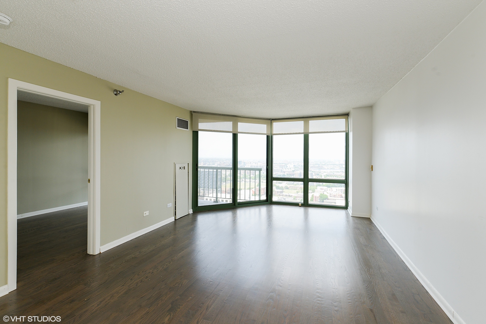 111 W Maple Street 2711 Property Photo 2