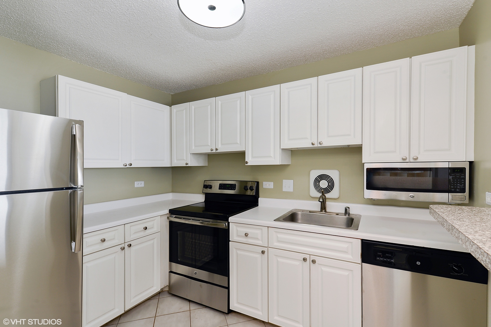 111 W Maple Street 2711 Property Photo 4