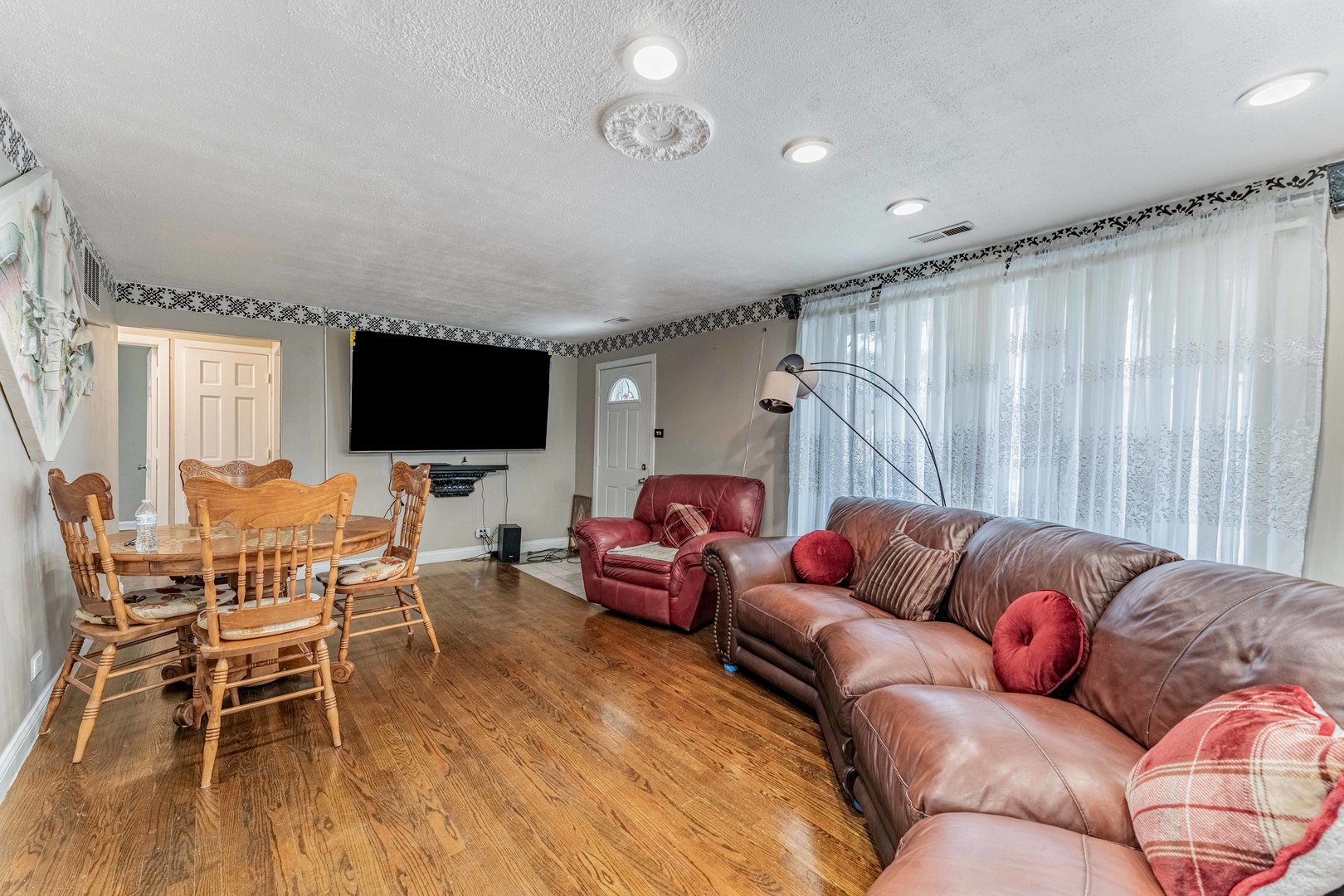 355 Oswego Street Property Photo 4