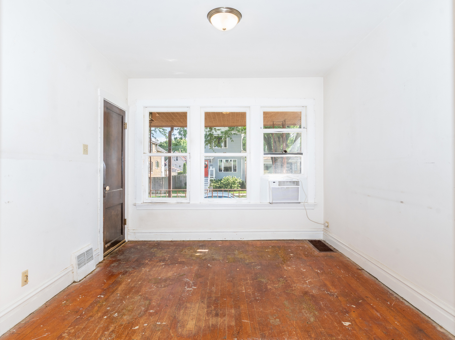 4952 W Ainslie Street Property Photo 2