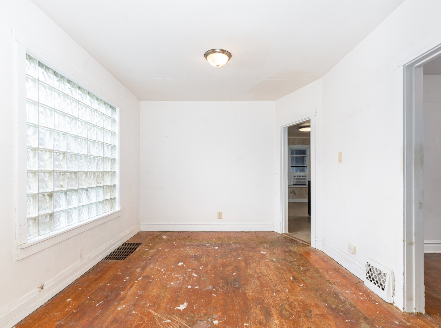 4952 W Ainslie Street Property Photo 5