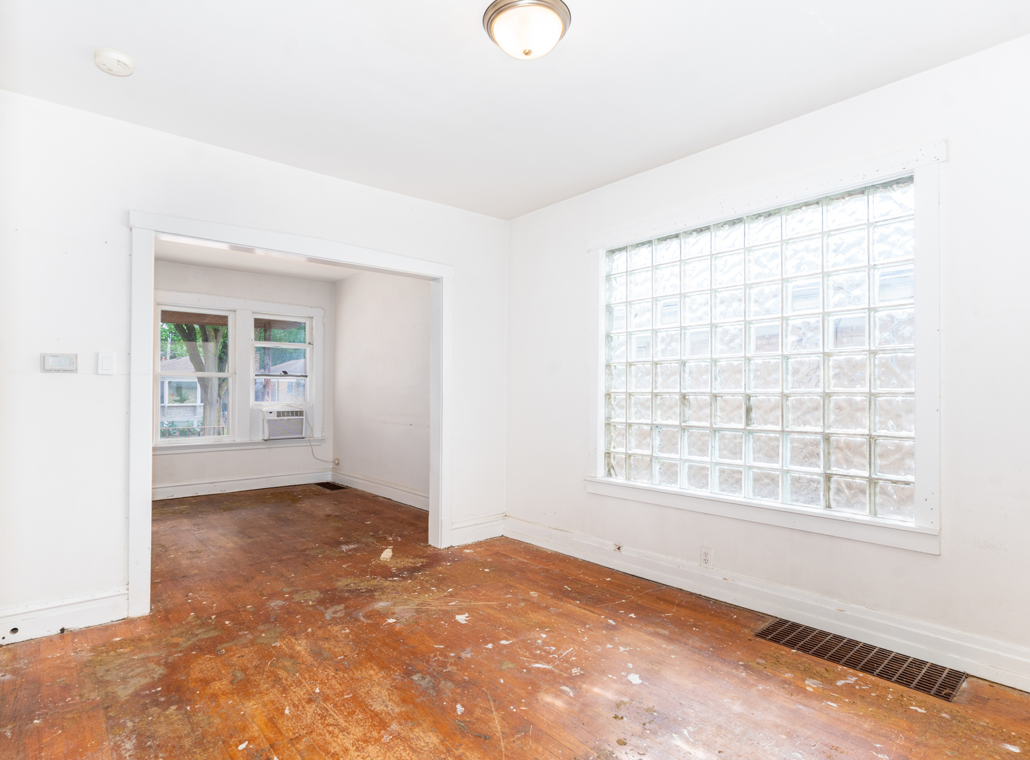 4952 W Ainslie Street Property Photo 6