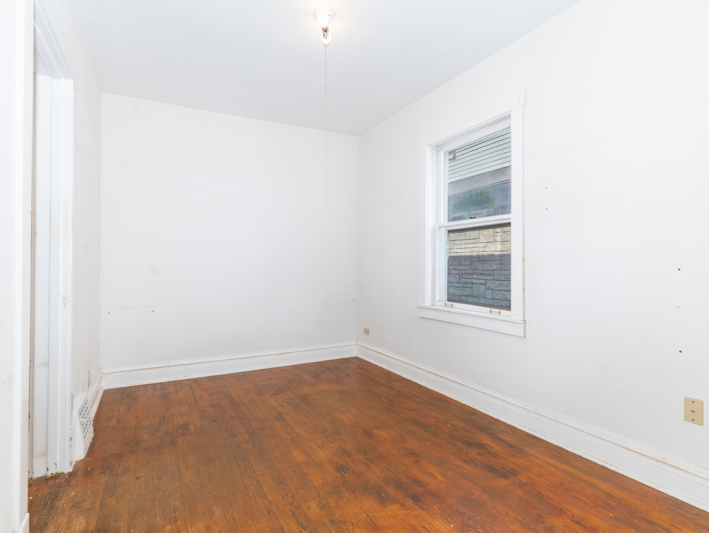 4952 W Ainslie Street Property Photo 9