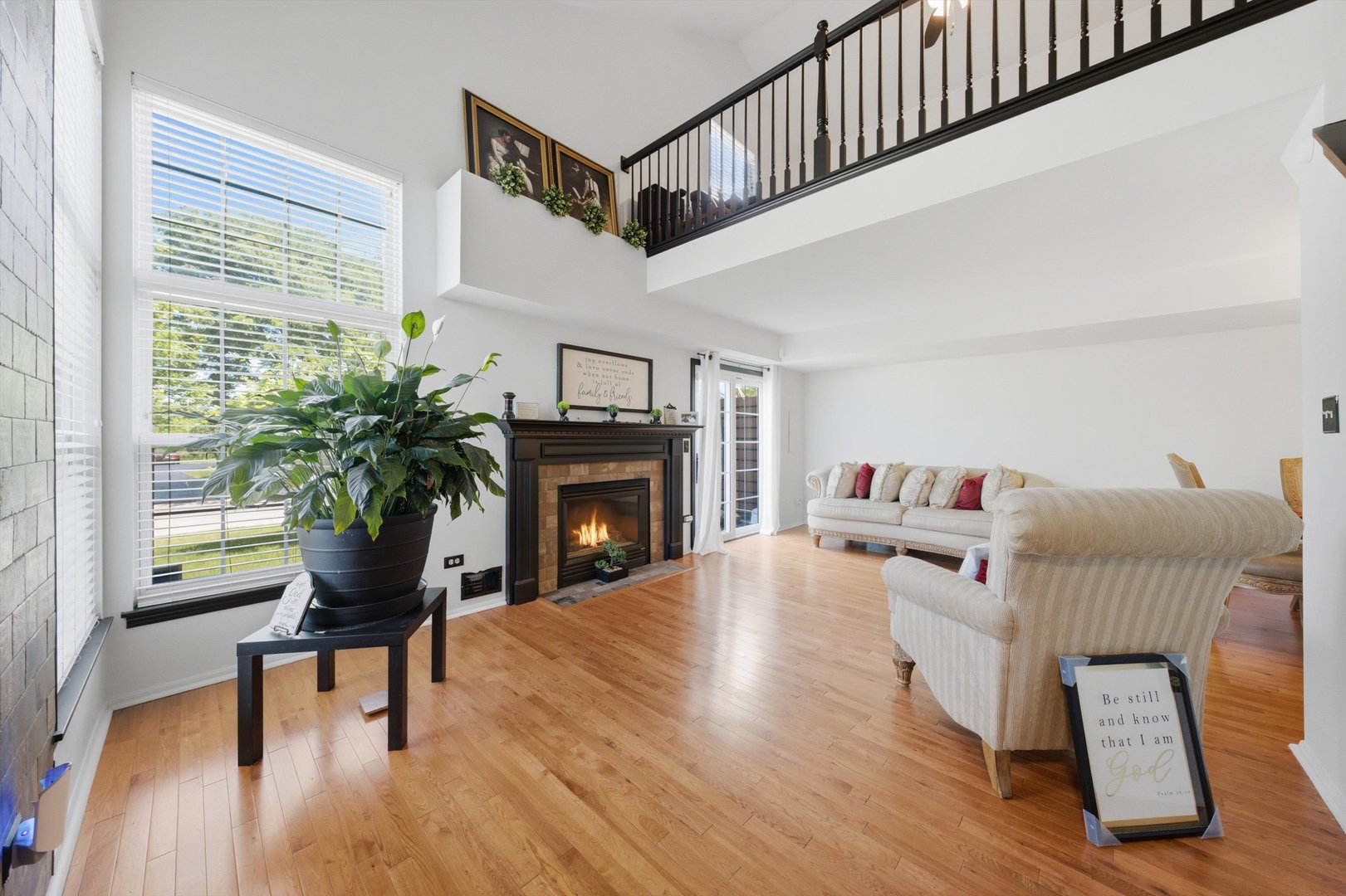 13916 S Cambridge Circle Property Photo 2