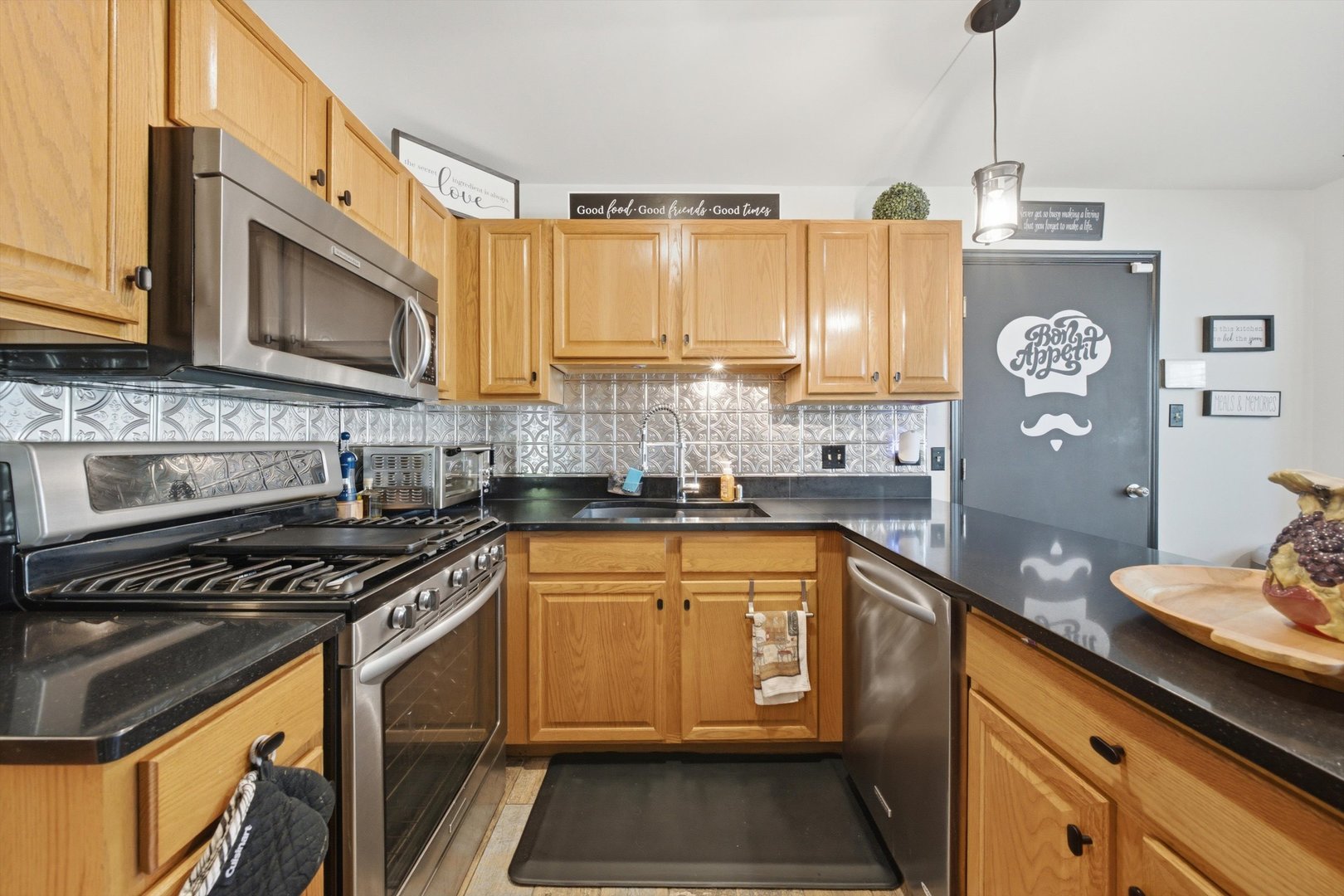 13916 S Cambridge Circle Property Photo 5