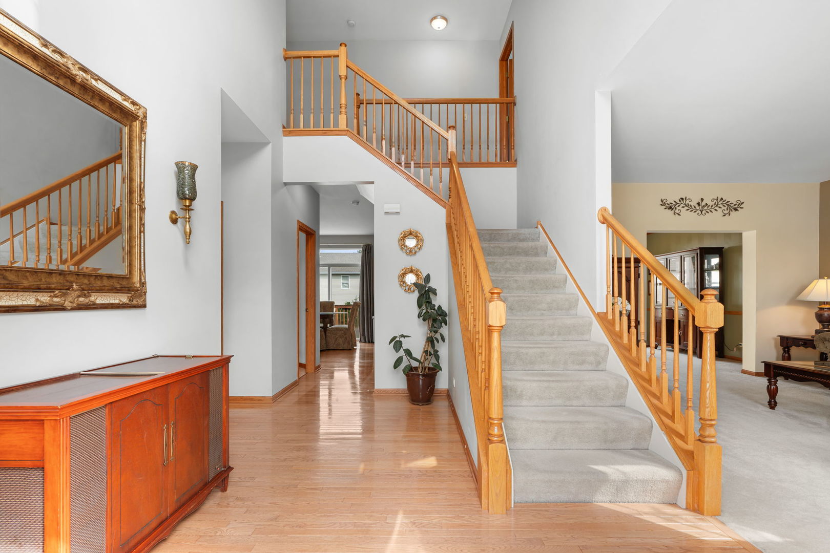 1942 W River Oaks Drive Property Photo 2