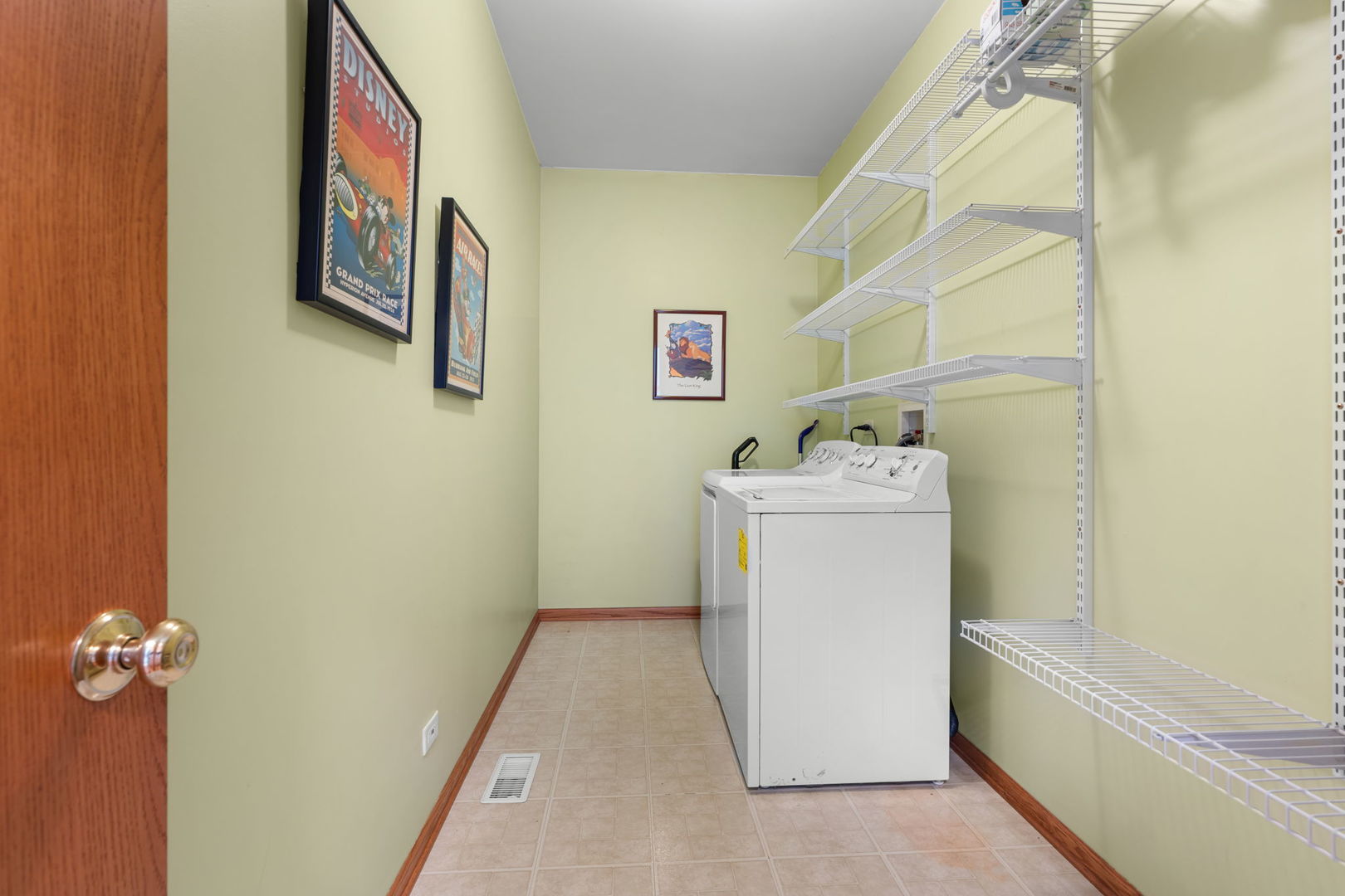 1942 W River Oaks Drive Property Photo 8