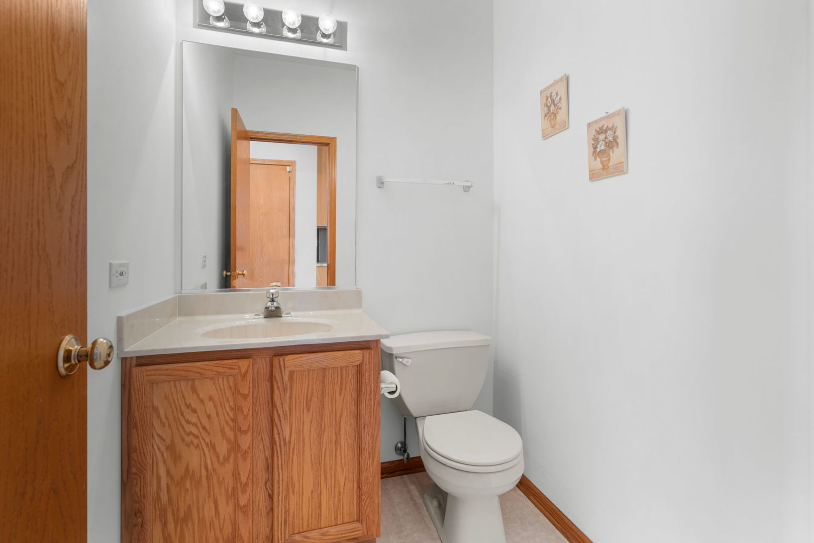 1942 W River Oaks Drive Property Photo 9