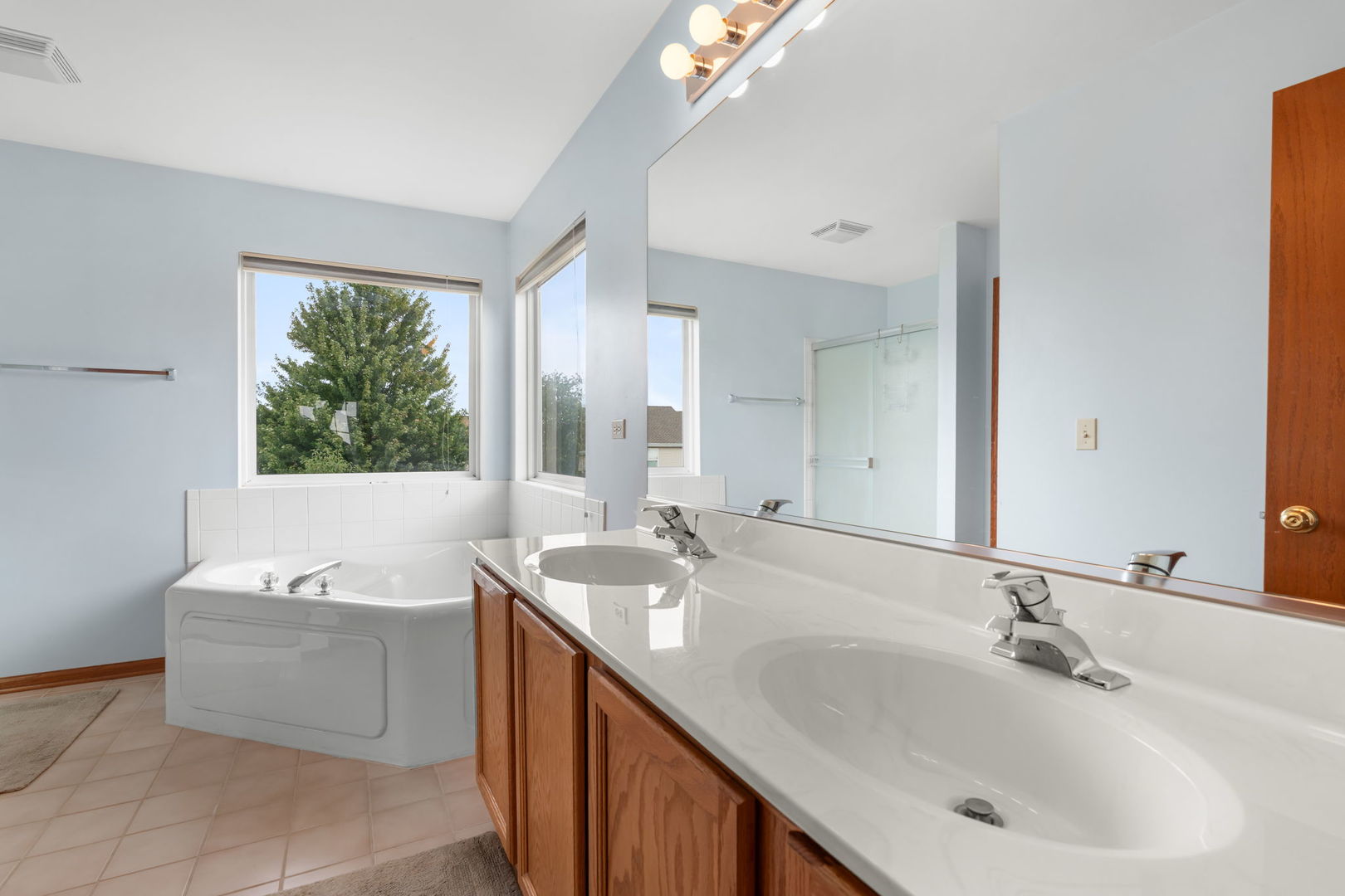 1942 W River Oaks Drive Property Photo 11