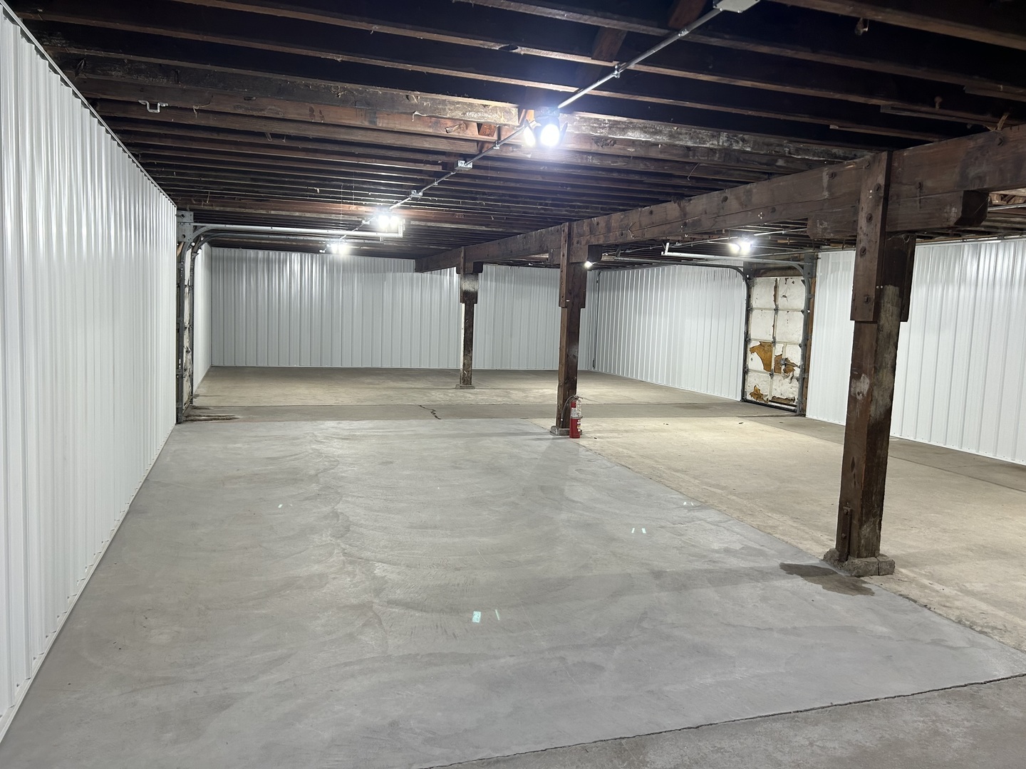 225 E 5th Street Property Photo 3