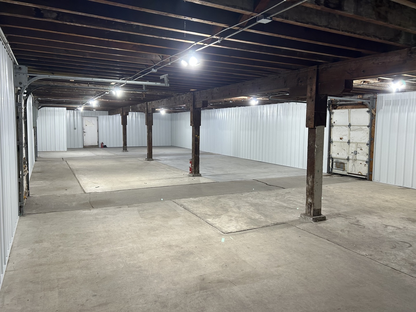 225 E 5th Street Property Photo 4