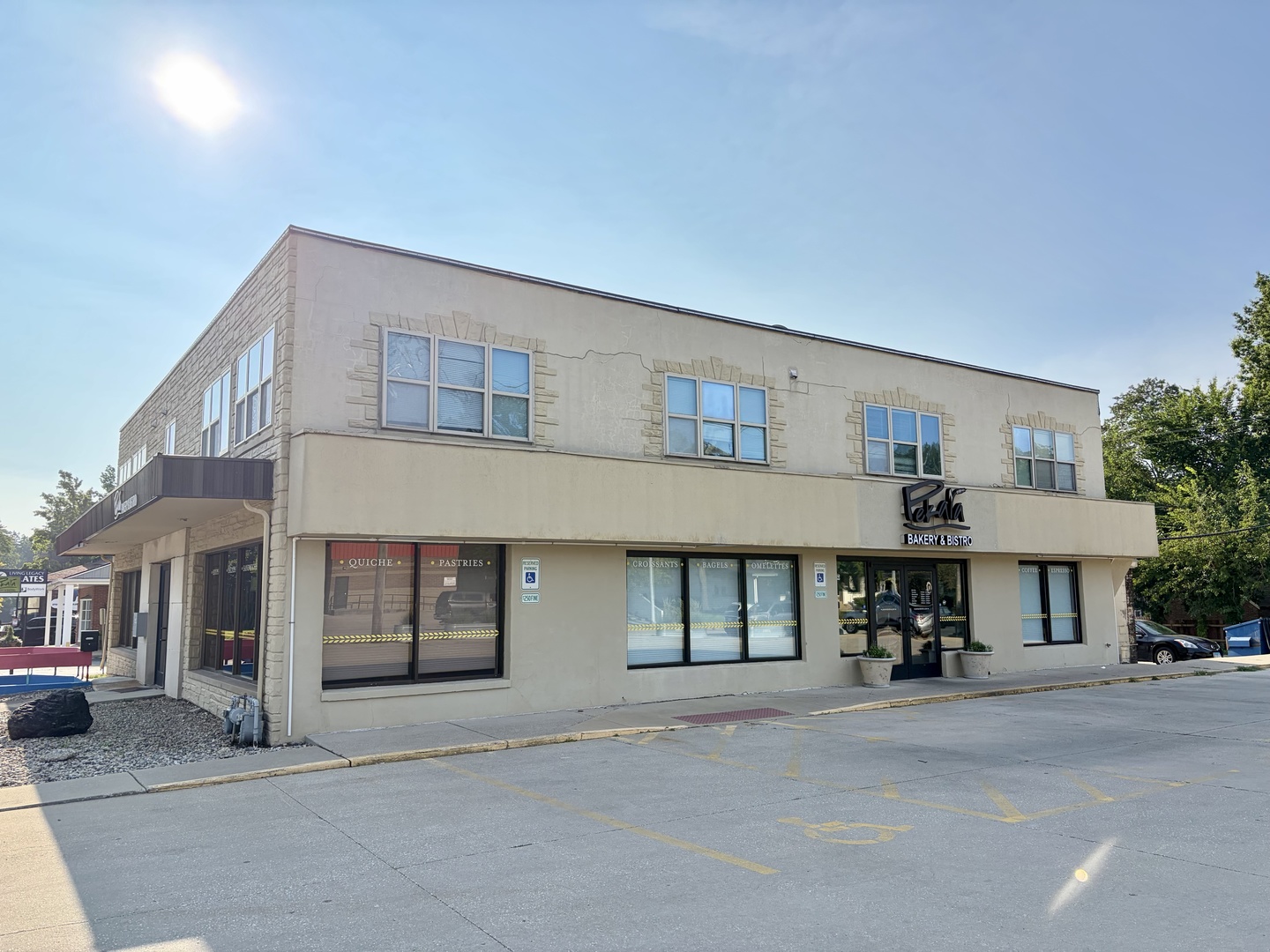 811 W Springfield Avenue Property Photo 1