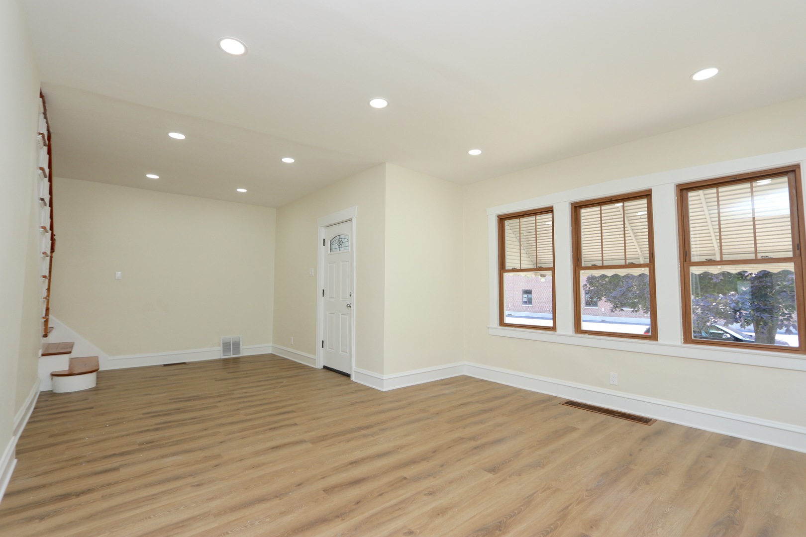 1430 S 10th Avenue Property Photo 5