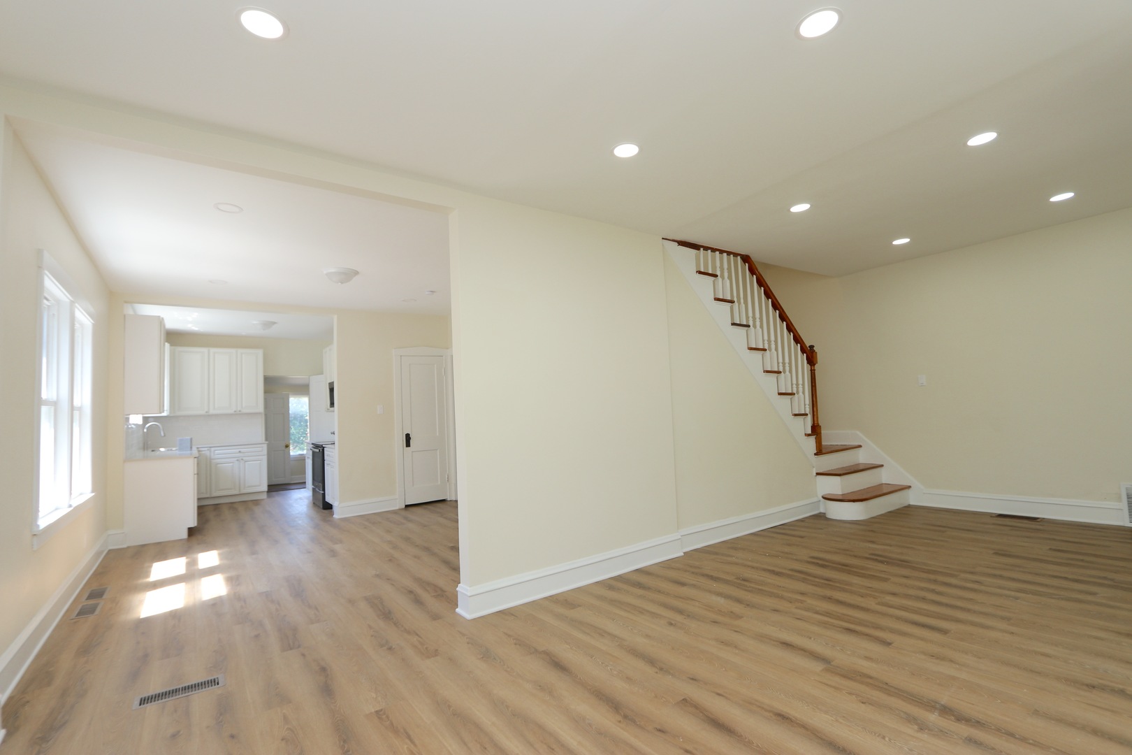 1430 S 10th Avenue Property Photo 6