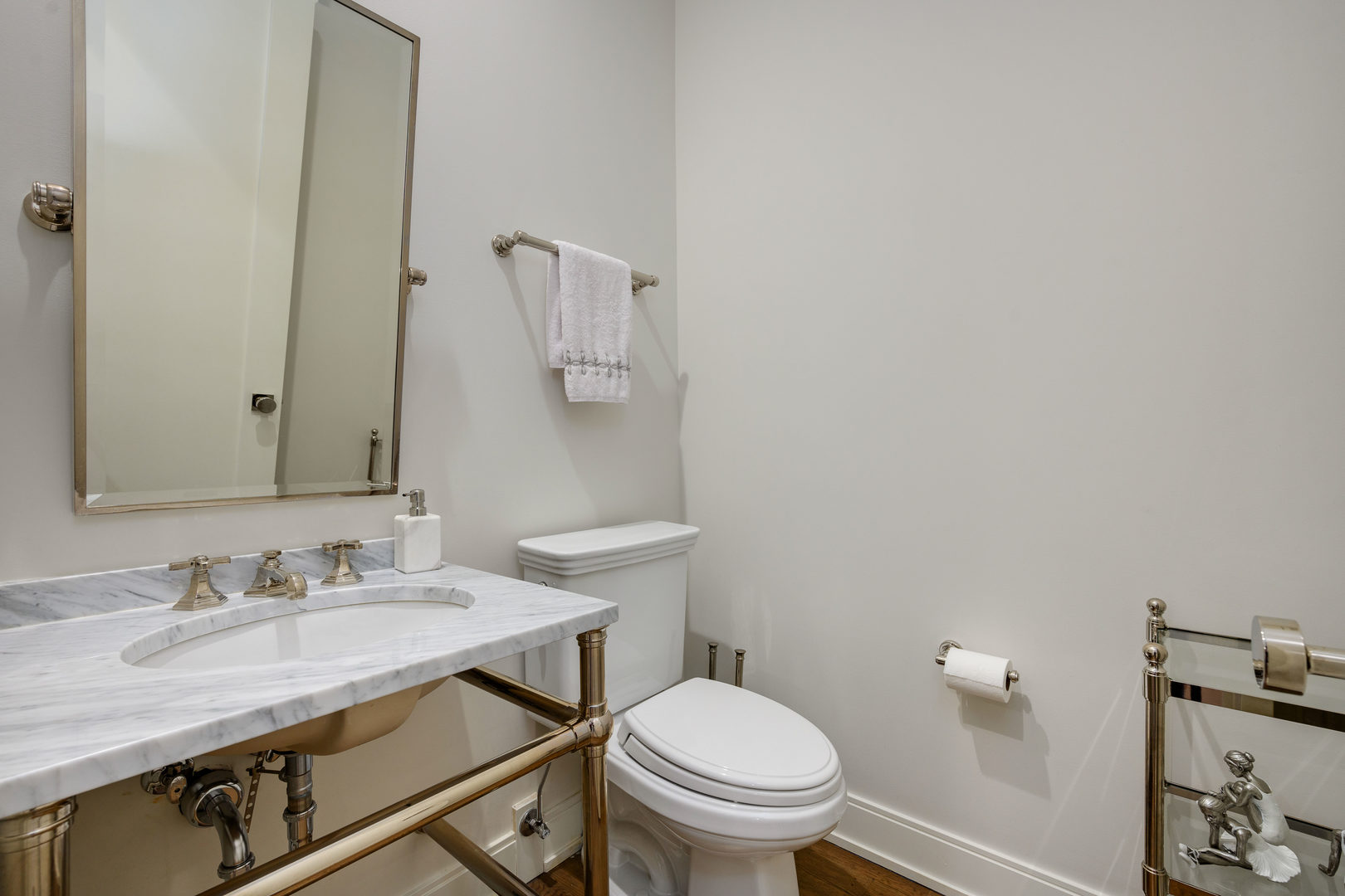 2119 N Kenmore Avenue Property Photo 18