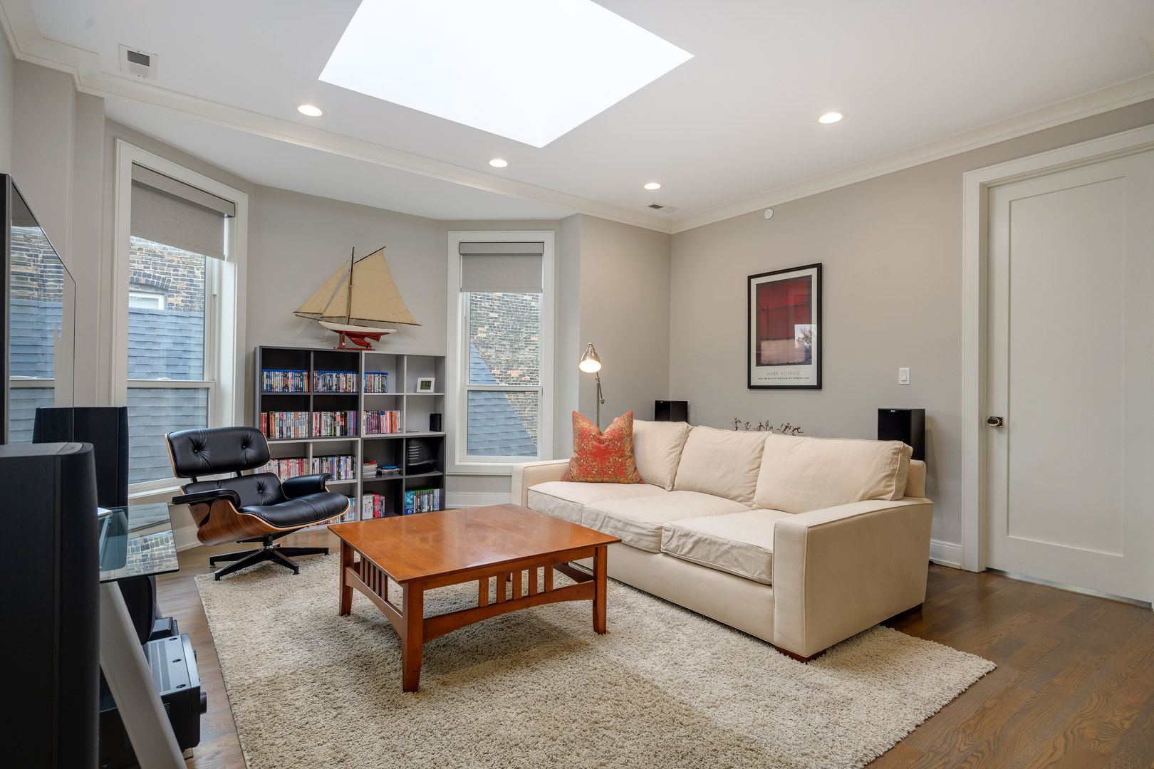 2119 N Kenmore Avenue Property Photo 28