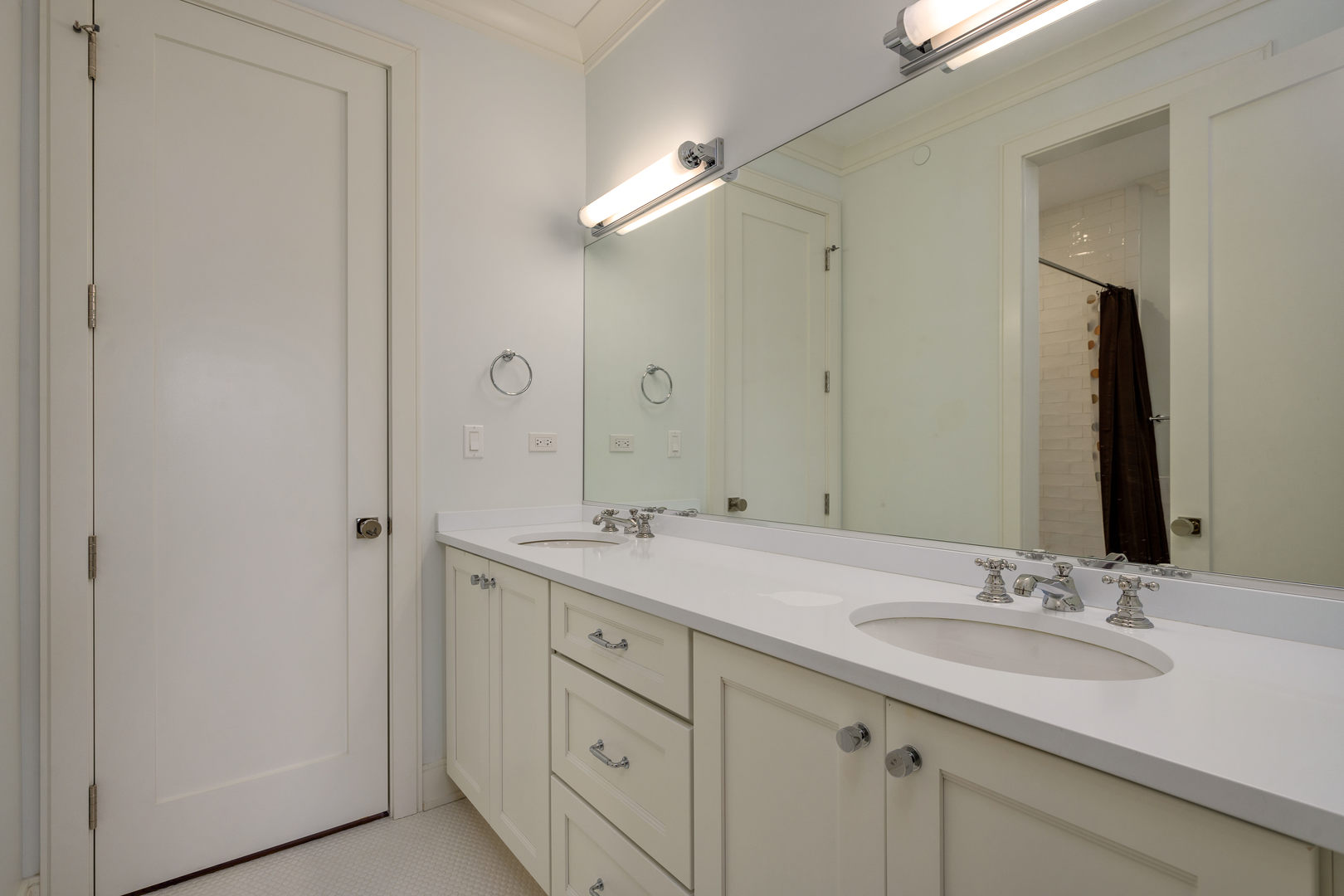 2119 N Kenmore Avenue Property Photo 34