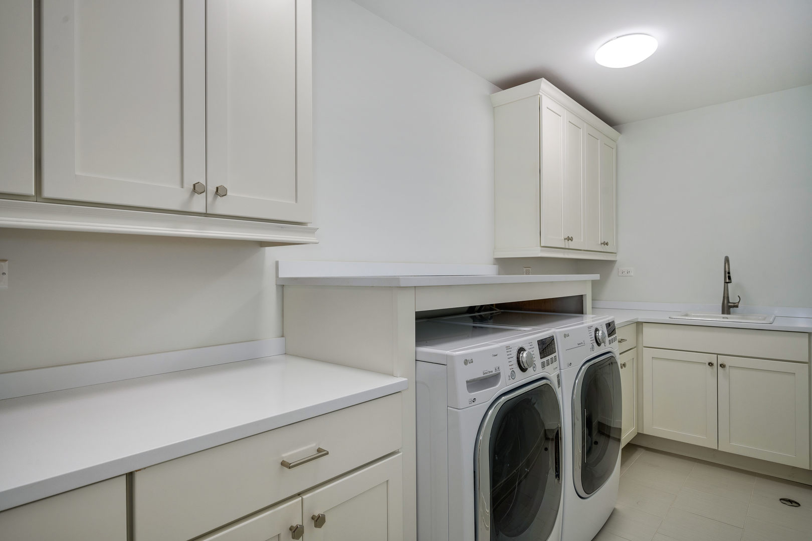 2119 N Kenmore Avenue Property Photo 35