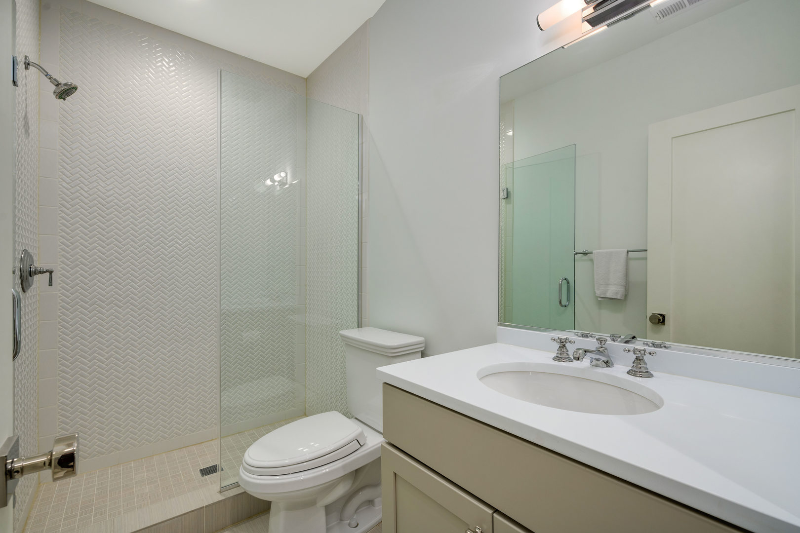 2119 N Kenmore Avenue Property Photo 39