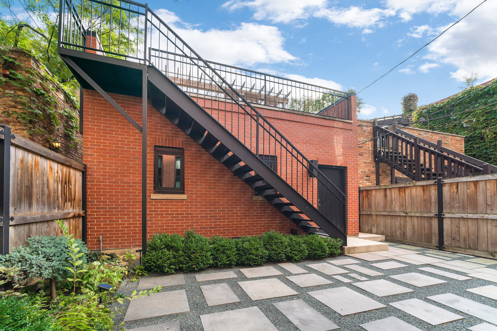 2119 N Kenmore Avenue Property Photo 44