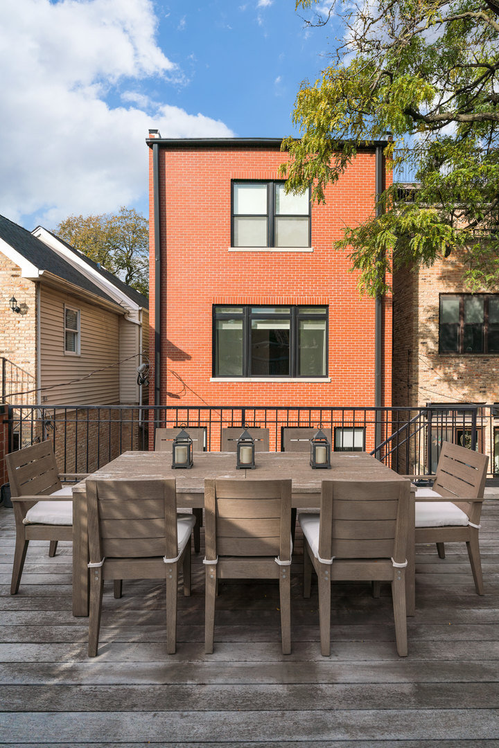 2119 N Kenmore Avenue Property Photo 49