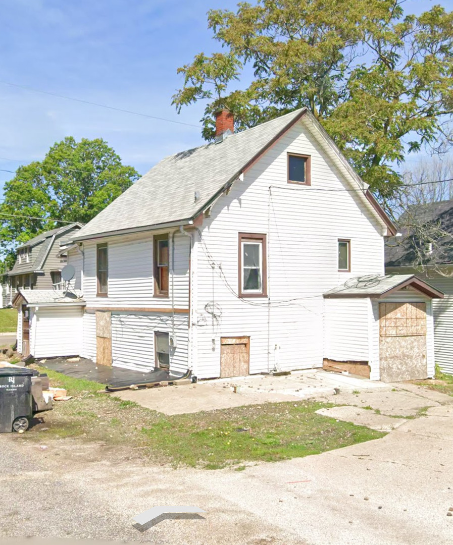 1605 44th Street Property Photo 2
