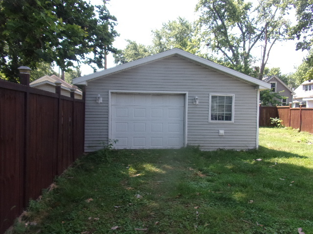 810 W Mill Street Property Photo 3