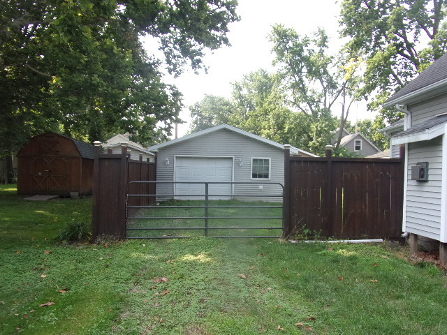 810 W Mill Street Property Photo 15