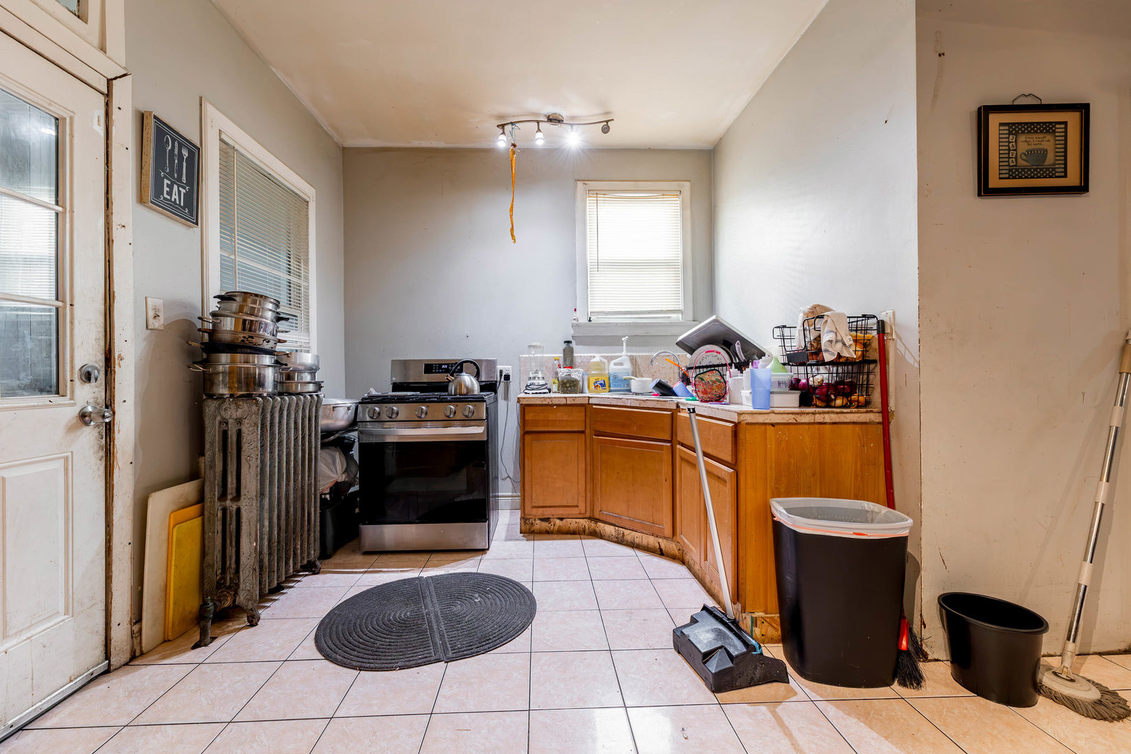 5530 S Seeley Avenue Property Photo 7