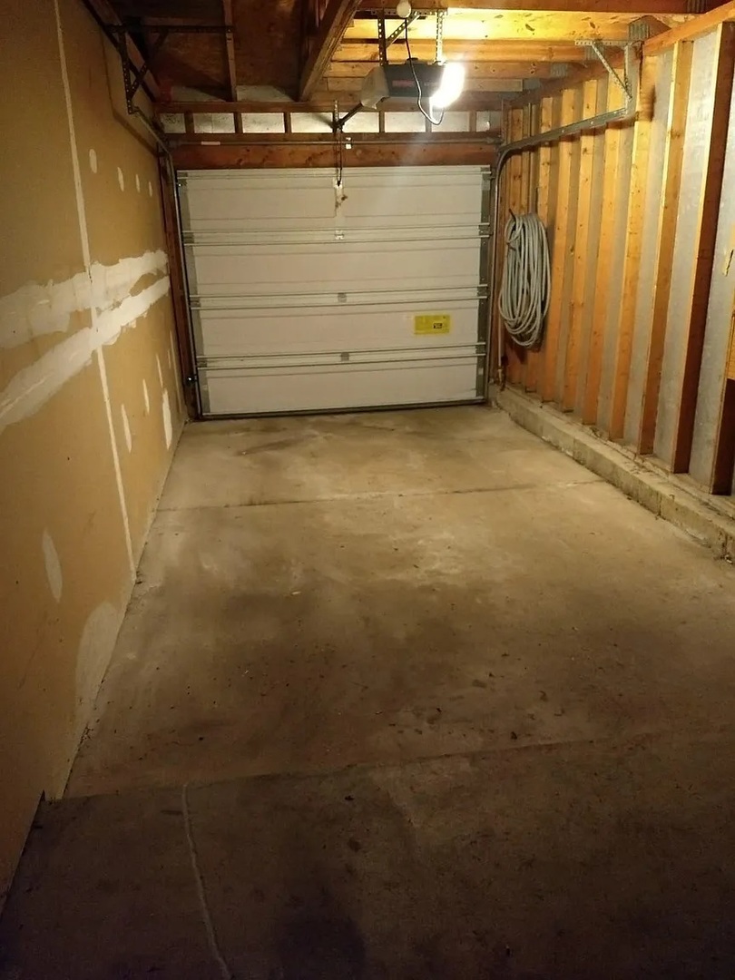 1036 Auburn Lane Property Photo 11