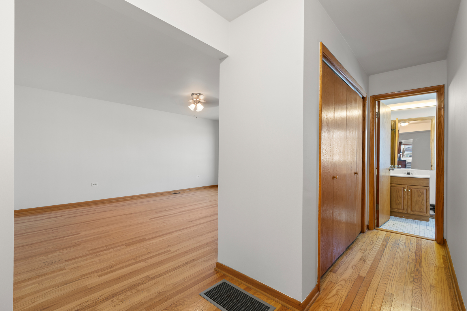 6135 N Elston Avenue Property Photo 22