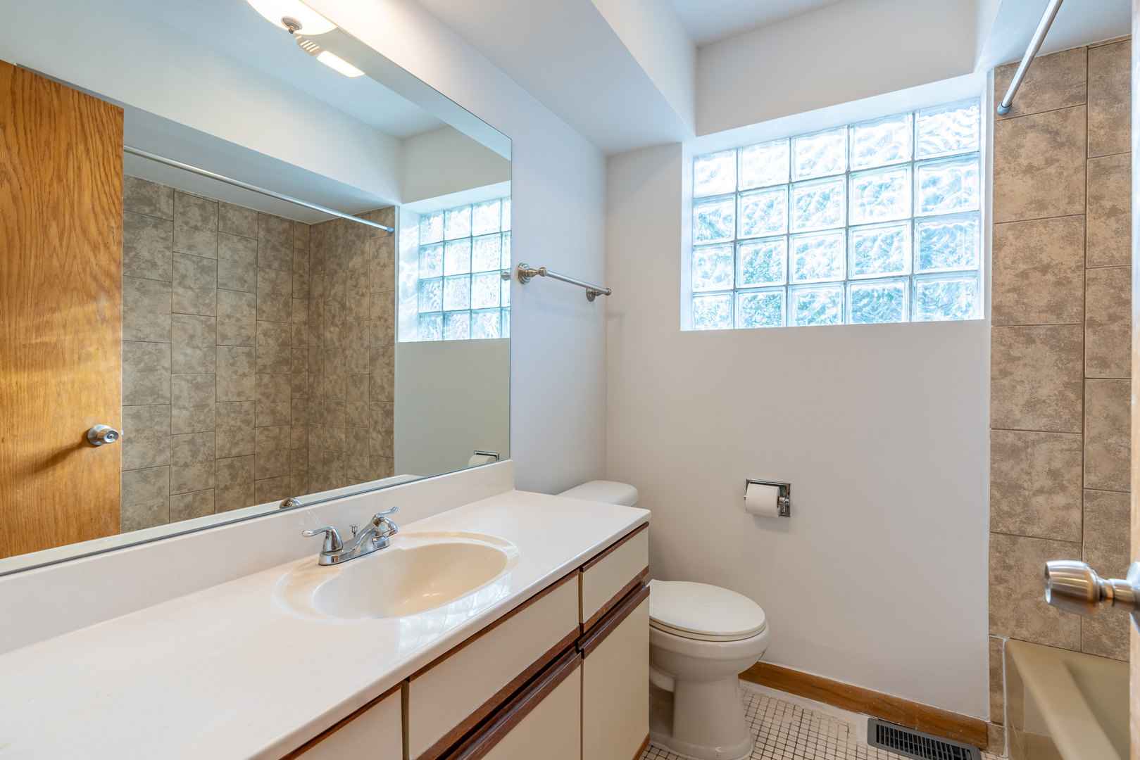 6135 N Elston Avenue Property Photo 38
