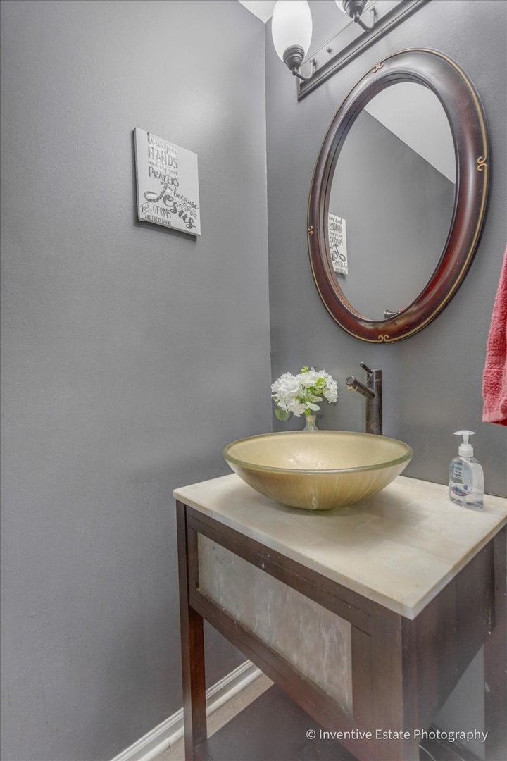 2031 Ridgemoor Drive Property Photo 4