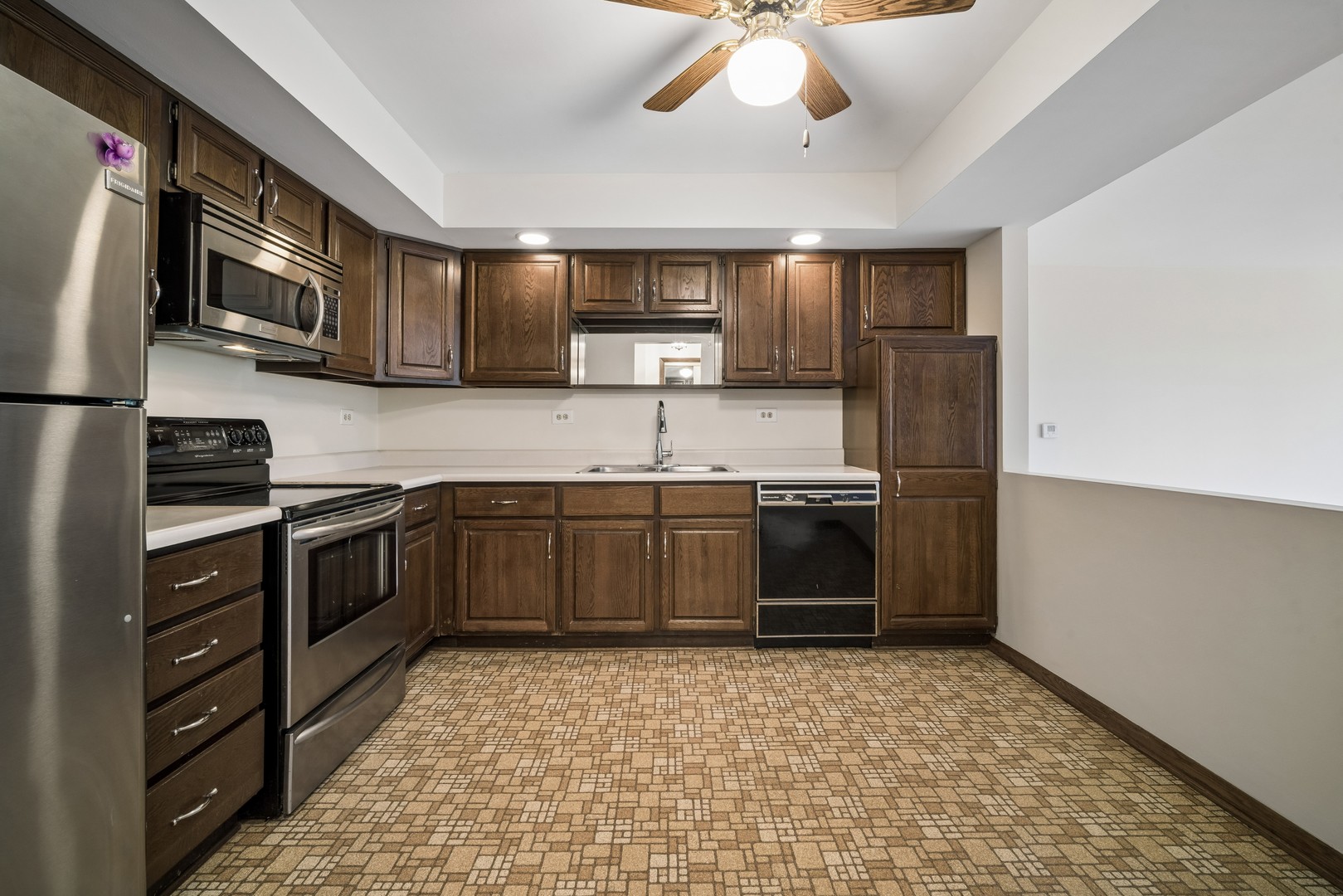 6525 N Nashville Avenue 403d Property Photo 5
