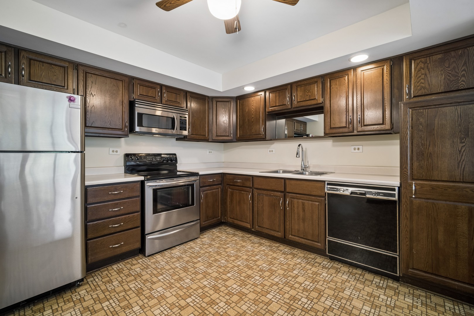 6525 N Nashville Avenue 403d Property Photo 6