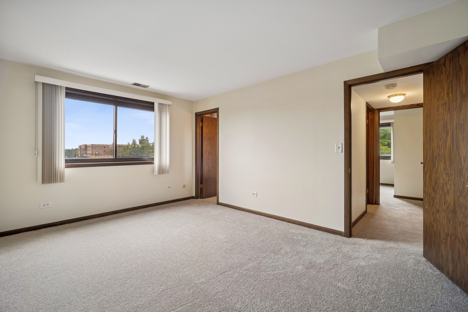 6525 N Nashville Avenue 403d Property Photo 13
