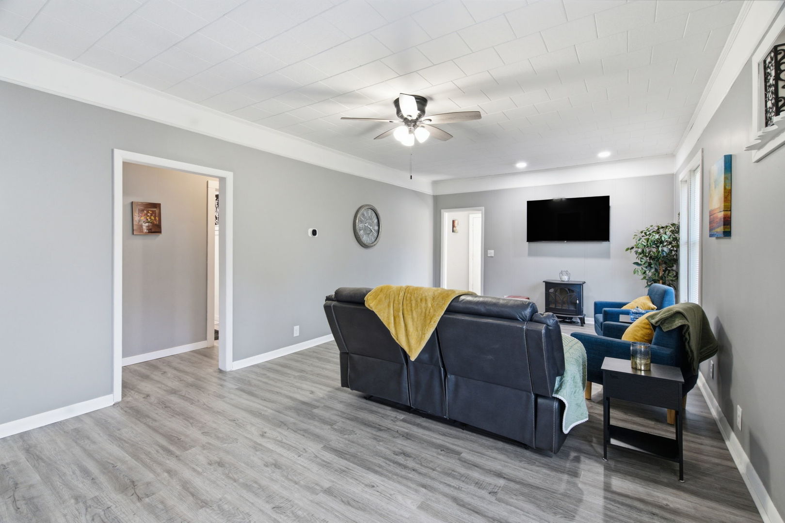 708 S Bentley Street Property Photo 8