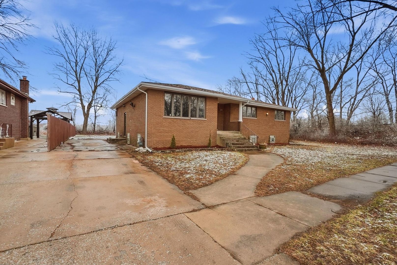 14315 S Manistee Avenue Property Photo 2