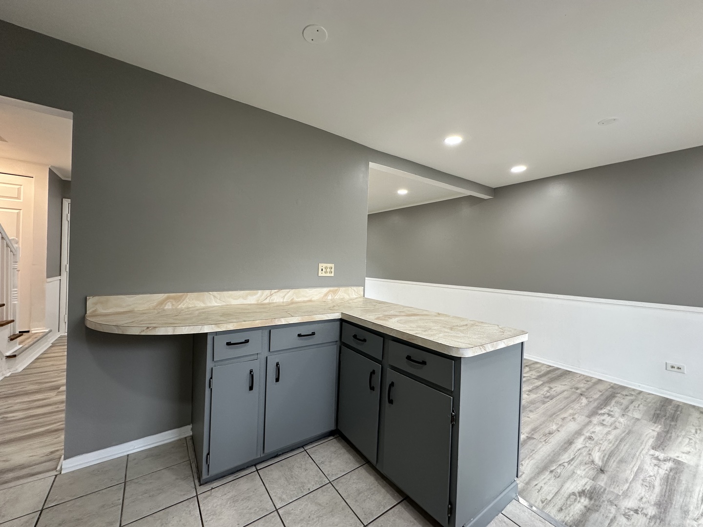 18w158 16th Street Property Photo 8
