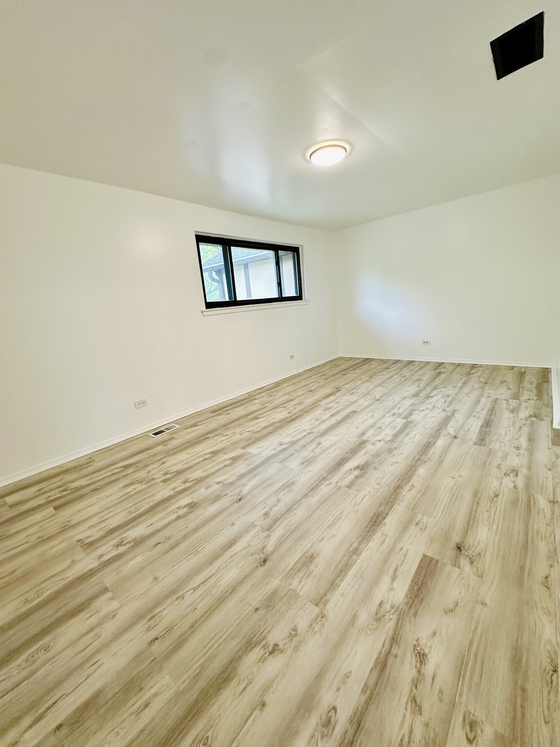 18w158 16th Street Property Photo 13