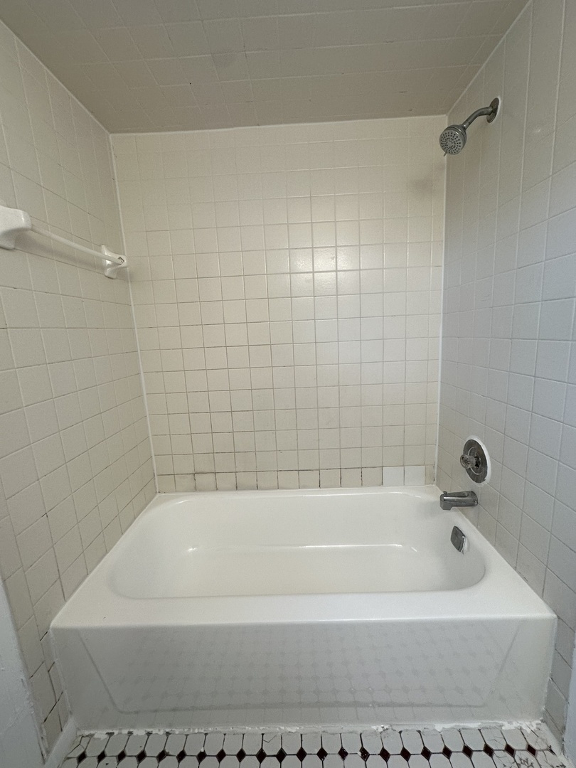 18w158 16th Street Property Photo 17