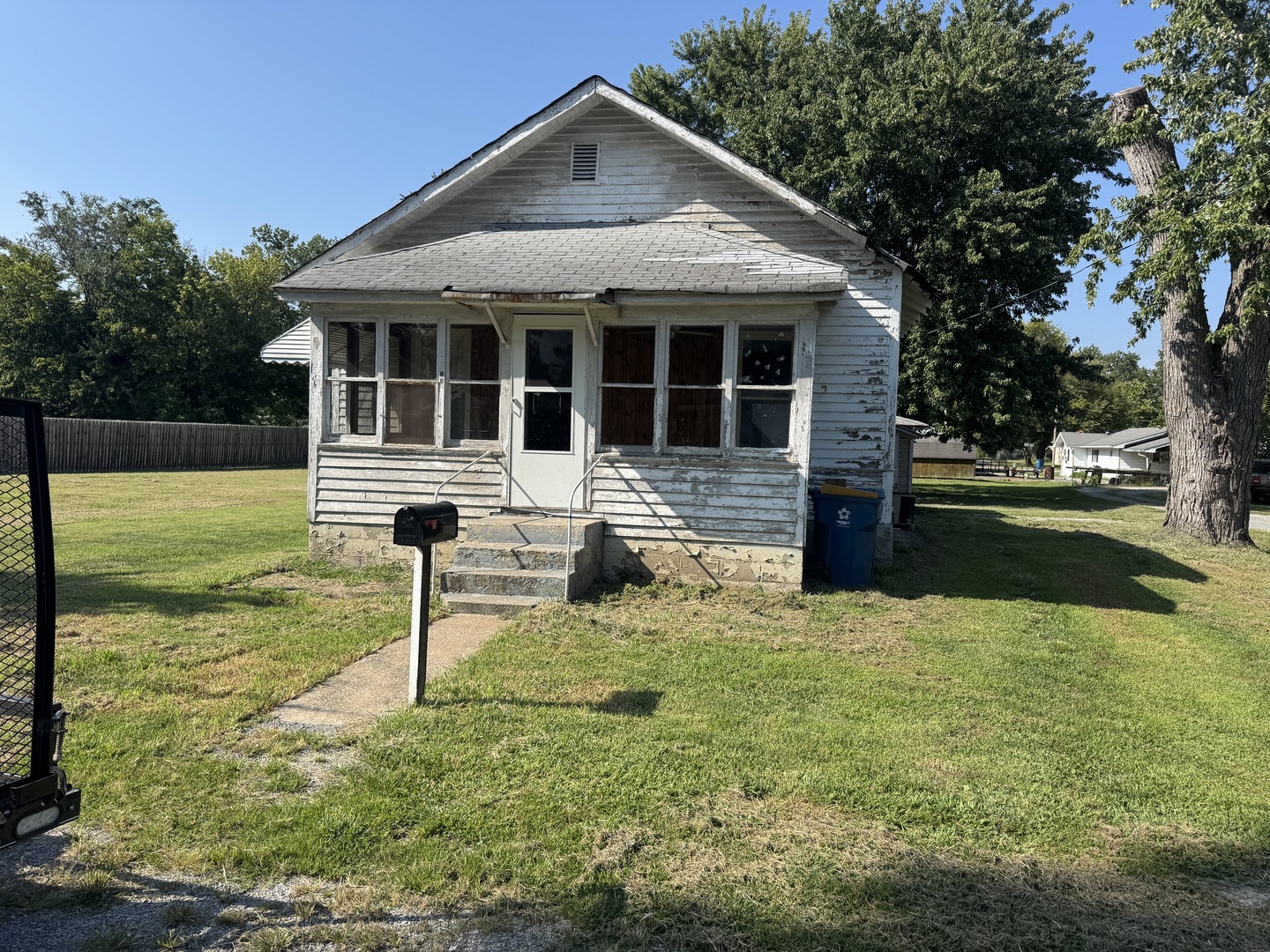 513 E Smith Street Property Photo 1